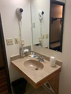 Super 8 by Wyndham Houghton