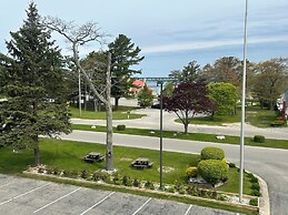 Super 8 by Wyndham Bridgeview of Mackinaw City