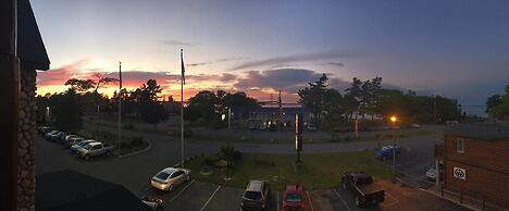 Super 8 by Wyndham Bridgeview of Mackinaw City