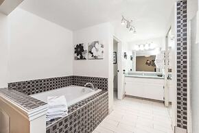 Super 8 by Wyndham Deadwood / Black Hills Area