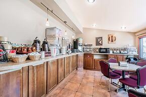 Super 8 by Wyndham Deadwood / Black Hills Area