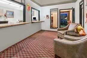 Super 8 by Wyndham Huron