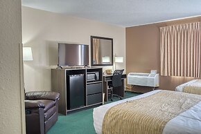 Super 8 by Wyndham Sturgis