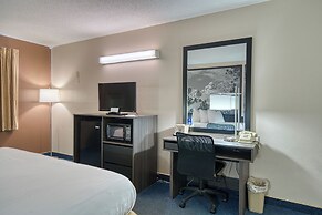 Super 8 by Wyndham Sturgis