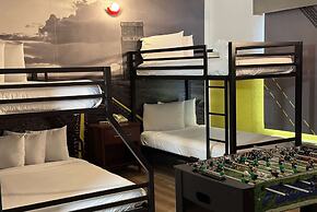 Super 8 by Wyndham Bloomington/Airport