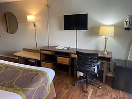 Super 8 by Wyndham Bloomington/Airport