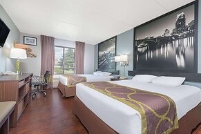 Super 8 by Wyndham Bloomington/Airport