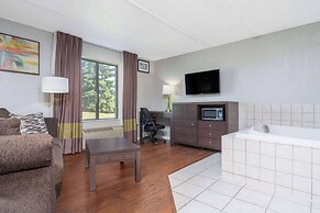 Super 8 by Wyndham Bloomington/Airport