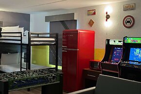 Super 8 by Wyndham Bloomington/Airport