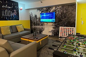 Super 8 by Wyndham Bloomington/Airport