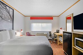 Super 8 by Wyndham Eveleth