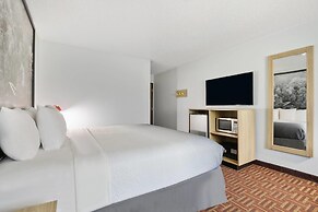 Super 8 by Wyndham Eveleth