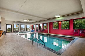 Super 8 by Wyndham Eveleth