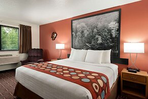 Super 8 by Wyndham Eveleth