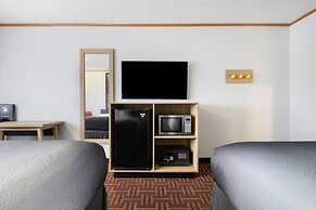 Super 8 by Wyndham Eveleth