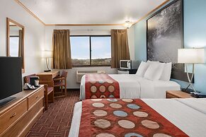 Super 8 by Wyndham Eveleth