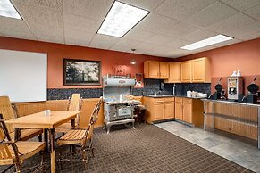 Super 8 by Wyndham Eveleth