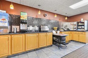 Super 8 by Wyndham Eveleth
