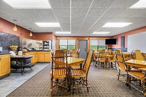 Super 8 by Wyndham Eveleth
