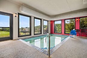 Super 8 by Wyndham Eveleth