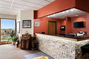 Super 8 by Wyndham Eveleth