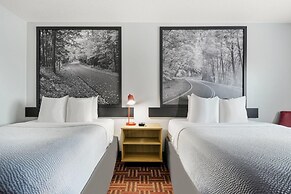 Super 8 by Wyndham Eveleth