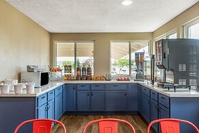 Super 8 by Wyndham Duluth