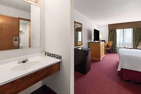 Travelodge by Wyndham Redwood Falls