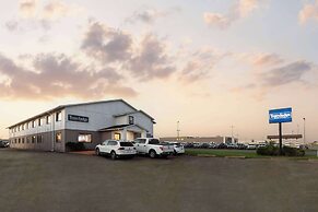 Travelodge by Wyndham Redwood Falls