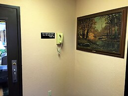 Travelodge by Wyndham Redwood Falls