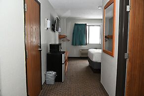 Hibbing Inn and Suites
