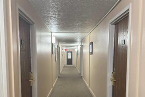 Super 8 by Wyndham Chaska