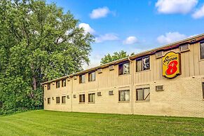 Super 8 by Wyndham Chaska