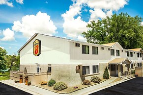 Super 8 by Wyndham Chaska