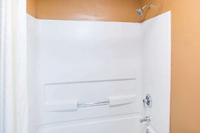 Super 8 by Wyndham Plattsburgh