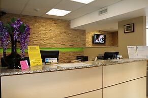 Super 8 by Wyndham Plattsburgh