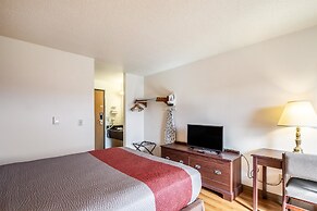 Motel 6 Saukville, WI