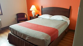 Motel 6 Saukville, WI