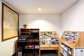 Motel 6 Saukville, WI