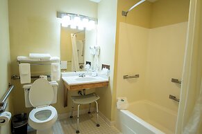 Coratel Inn & Suites By Jasper River Falls