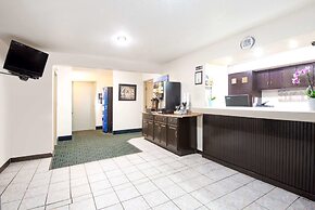 Super 8 by Wyndham Pittsburgh PA Airport/University Area