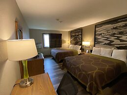 Super 8 by Wyndham Green Bay Near Stadium