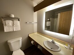 Super 8 by Wyndham Green Bay Near Stadium