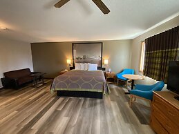 Super 8 by Wyndham Green Bay Near Stadium