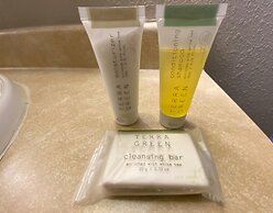 Super 8 by Wyndham Green Bay Near Stadium