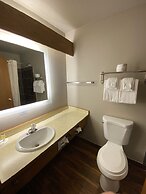 Super 8 by Wyndham Green Bay Near Stadium