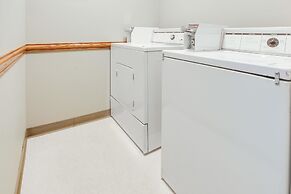 Super 8 by Wyndham Green Bay Near Stadium