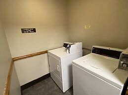 Super 8 by Wyndham Green Bay Near Stadium