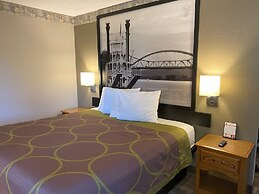 Super 8 by Wyndham Green Bay Near Stadium