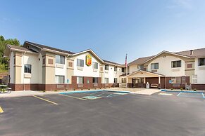 Super 8 by Wyndham Weston WV